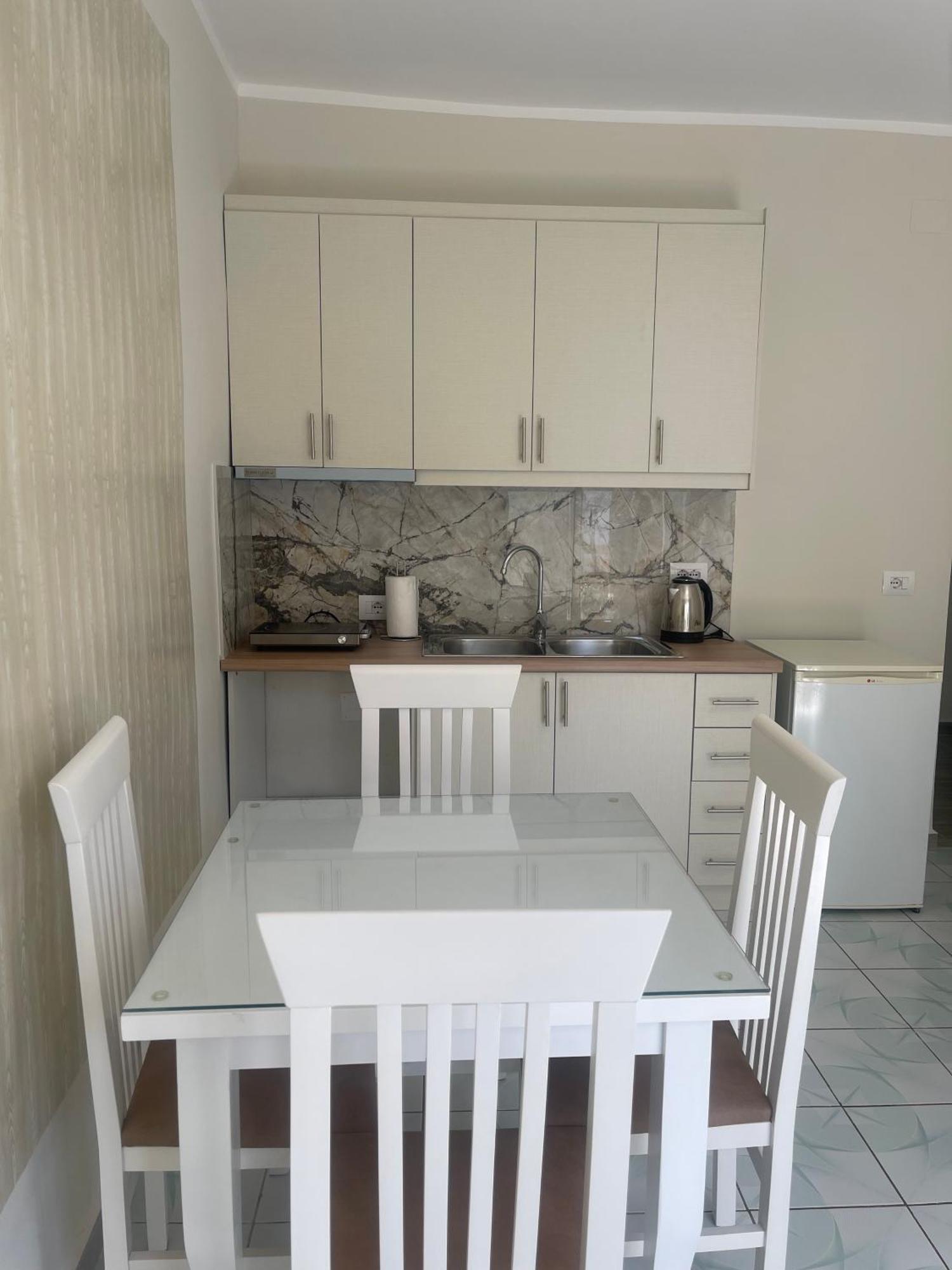 Sunflower Apartments Sarande Exterior photo