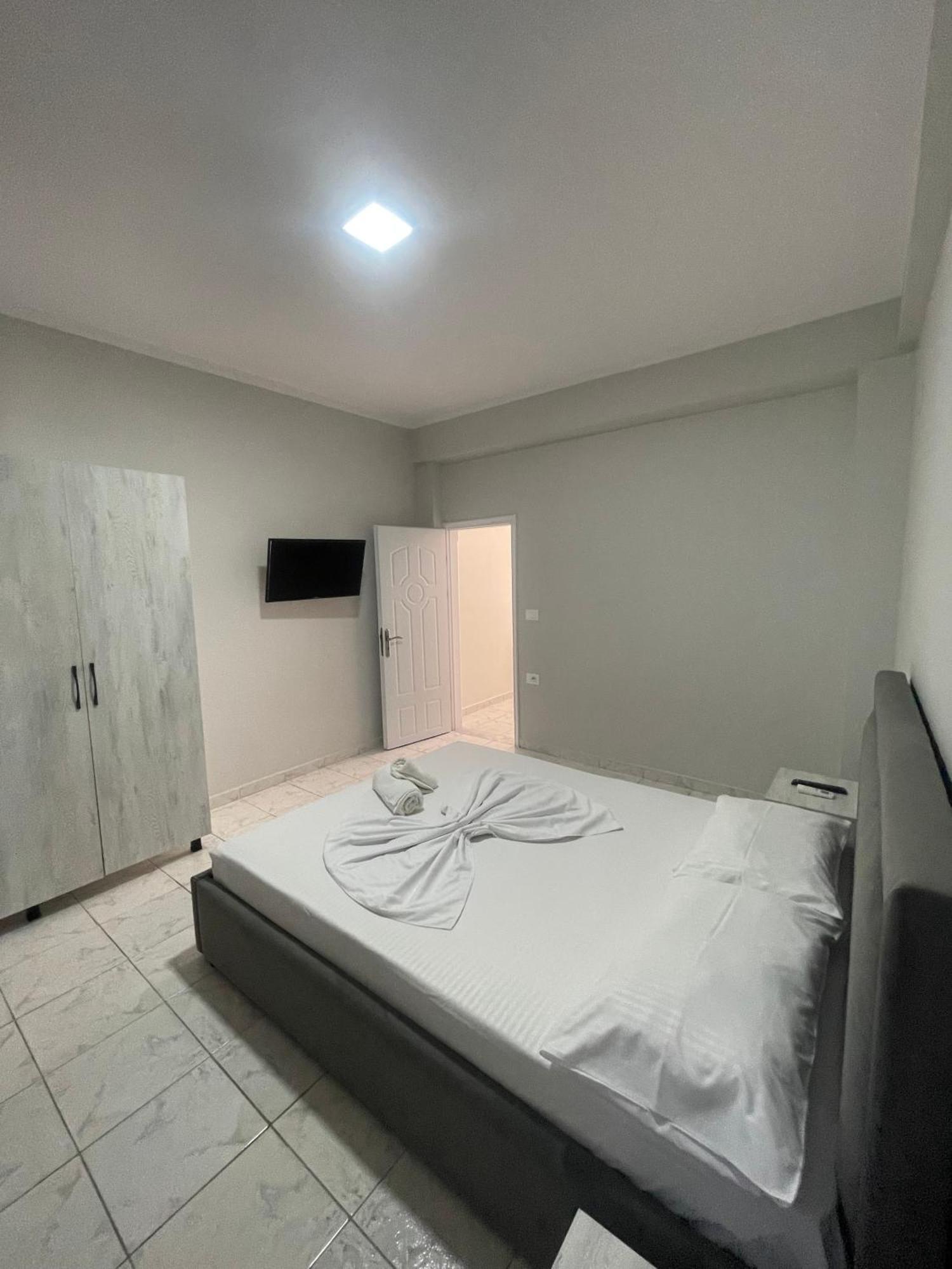 Sunflower Apartments Sarande Exterior photo